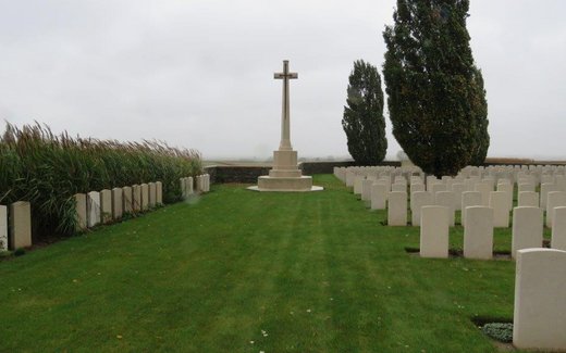 Ansicht der Kriegsgräberstätte Awoingt