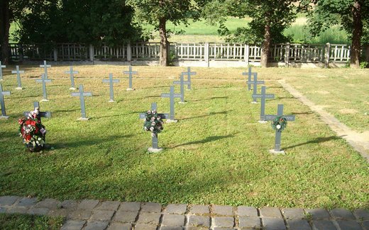 Ansicht der Kriegsgräberstätte Bajna