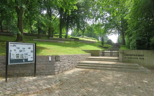 Ansicht der Kriegsgräberstätte Fahrdorf, Karberg (Haddebyer Noor)