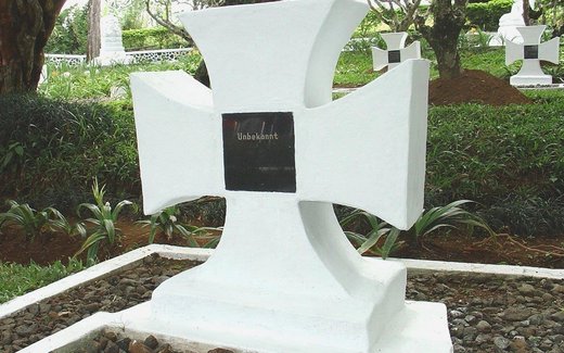 Ansicht der Kriegsgräberstätte Arca-Cikopo-Selatan