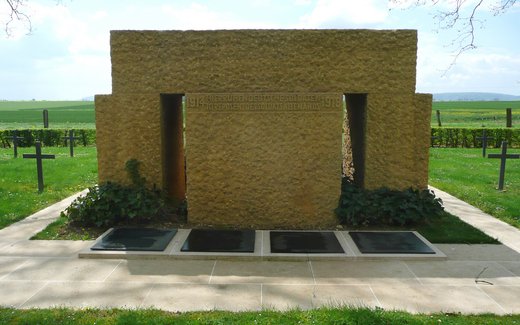 Ansicht der Kriegsgräberstätte Maizeray