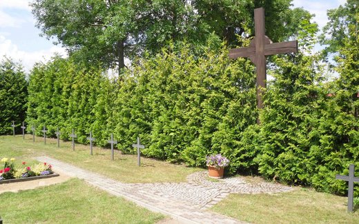 Ansicht der Kriegsgräberstätte Alt Zeschdorf, Gemeindefriedhof