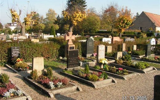 Ansicht der Kriegsgräberstätte Altlußheim