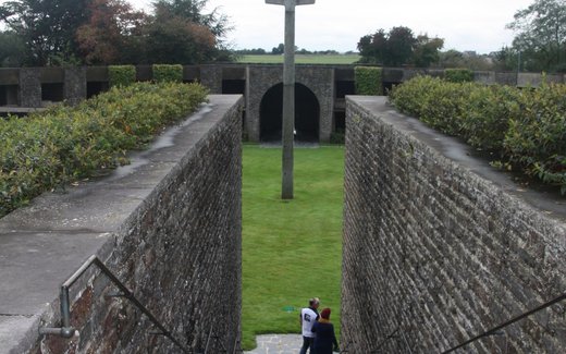 Ansicht der Kriegsgräberstätte Mont d'Huisnes