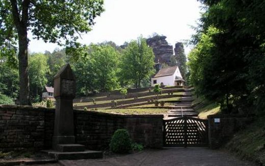 Ansicht der Kriegsgräberstätte Dahn