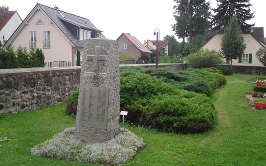 Ansicht der Kriegsgräberstätte Falkenhagen b. Seelow, kirchl. Friedhof