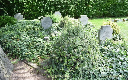 Ansicht der Kriegsgräberstätte Außen