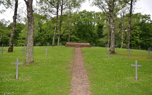 Ansicht der Kriegsgräberstätte Azannes II