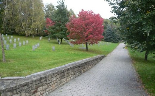 Ansicht der Kriegsgräberstätte Valasske Mezirici