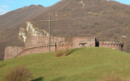 Ansicht der Kriegsgräberstätte Quero