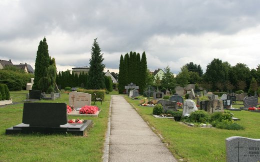 Ansicht der Kriegsgräberstätte Arzberg,Ev.Luth.Fdh.