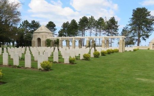 Ansicht der Kriegsgräberstätte Bazenville