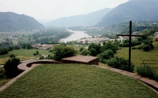 Ansicht der Kriegsgräberstätte Quero