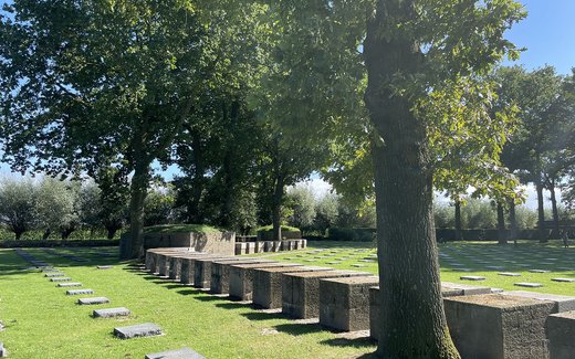 Ansicht der Kriegsgräberstätte Langemark