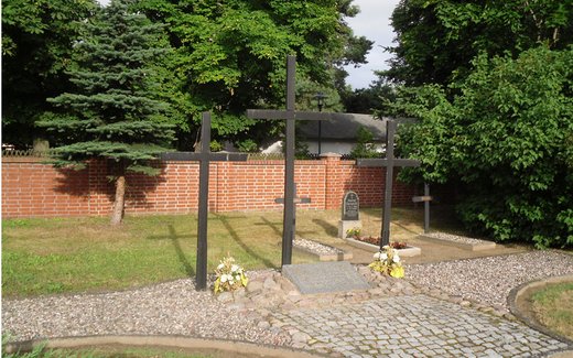 Ansicht der Kriegsgräberstätte Altreetz