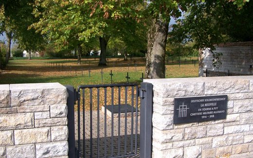 Ansicht der Kriegsgräberstätte La Neuville-en-Tourne-à-Fuy