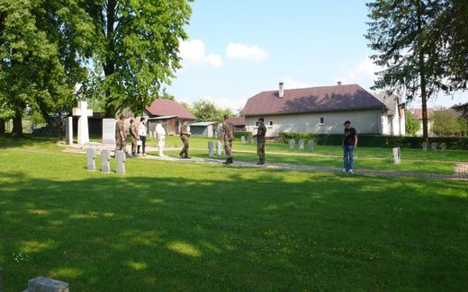 Ansicht der Kriegsgräberstätte Cabiny