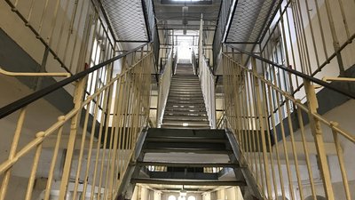 Treppe im Gefängnisgebäude Bautzen II