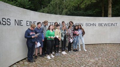 Teilnehmer Kidcamp Golm 2021 - Bericht über Ihre Arbeit auf der Kriegsgräberstätte