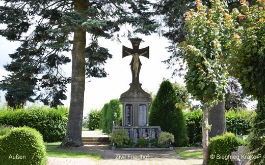 Ansicht der Kriegsgräberstätte Außen