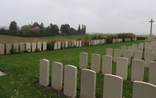 Ansicht der Kriegsgräberstätte Awoingt