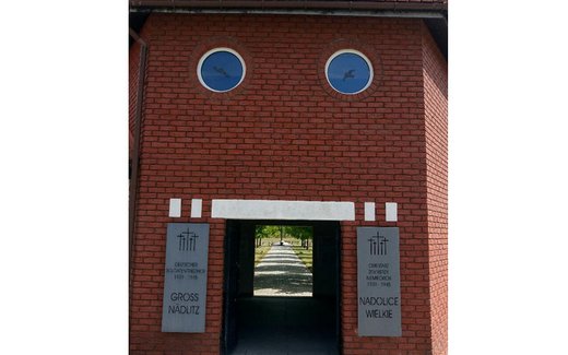 Ansicht der Kriegsgräberstätte Nadolice Wielkie