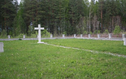 Ansicht der Kriegsgräberstätte Asbest