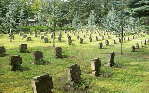 Ansicht der Kriegsgräberstätte Aschersleben