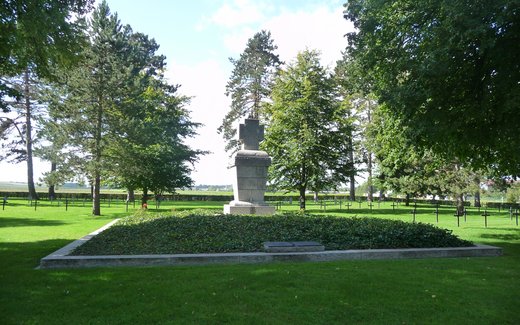 Ansicht der Kriegsgräberstätte Asfeld