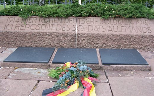 Ansicht der Kriegsgräberstätte Azannes II