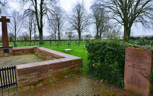 Ansicht der Kriegsgräberstätte Achiet-le-Petit