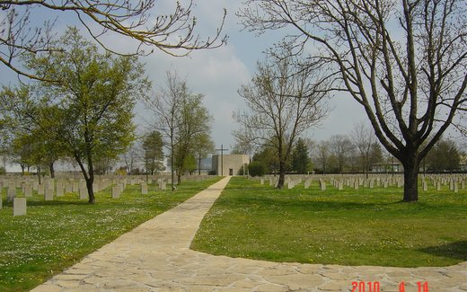 Ansicht der Kriegsgräberstätte Dagneux