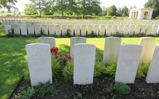 Ansicht der Kriegsgräberstätte Bailleul