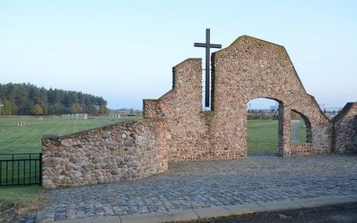 Ansicht der Kriegsgräberstätte Berjosa