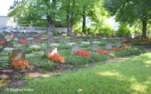 Ansicht der Kriegsgräberstätte Saarwellingen, Ehrenfriedhof