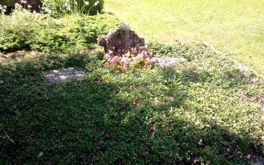 Ansicht der Kriegsgräberstätte Baddeckenstedt, Ev.- luth. Friedhof