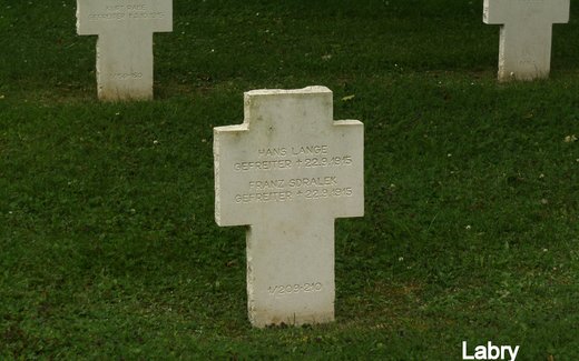 Ansicht der Kriegsgräberstätte Labry