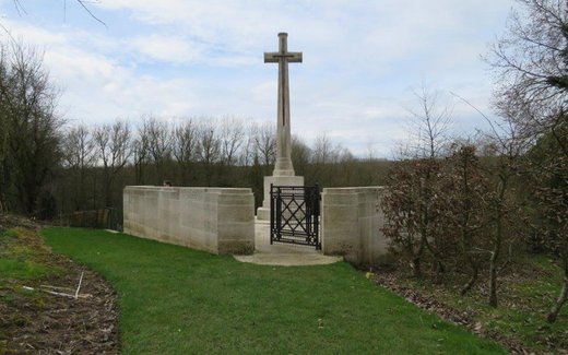 Ansicht der Kriegsgräberstätte Authuille