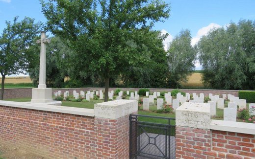 Ansicht der Kriegsgräberstätte Basseux