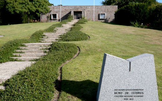 Ansicht der Kriegsgräberstätte Mont d'Huisnes