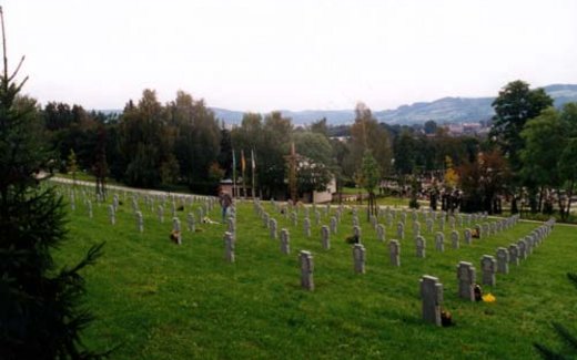 Ansicht der Kriegsgräberstätte Valasske Mezirici