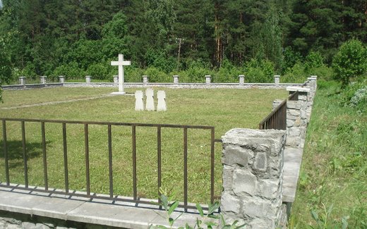 Ansicht der Kriegsgräberstätte Asbest