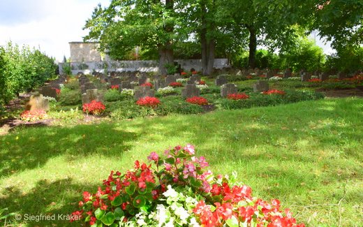 Ansicht der Kriegsgräberstätte Saarwellingen, Ehrenfriedhof
