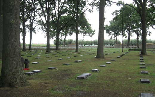 Ansicht der Kriegsgräberstätte Langemark