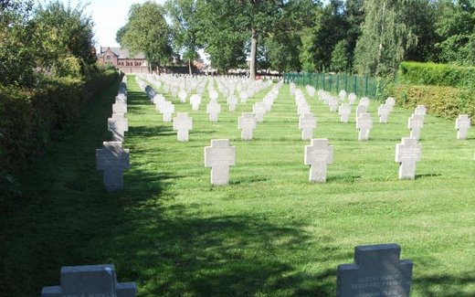 Ansicht der Kriegsgräberstätte Bauvin