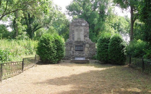 Ansicht der Kriegsgräberstätte Radekow, kirchlicher Friedhof