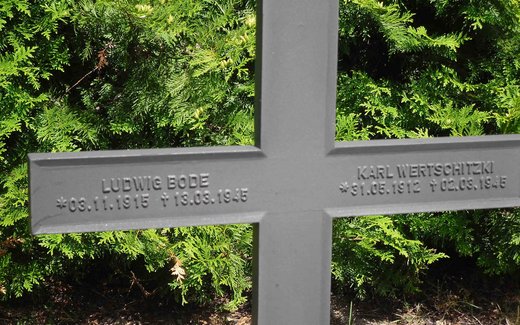 Ansicht der Kriegsgräberstätte Alt Zeschdorf, Gemeindefriedhof