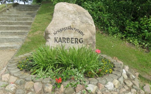 Ansicht der Kriegsgräberstätte Fahrdorf, Karberg (Haddebyer Noor)