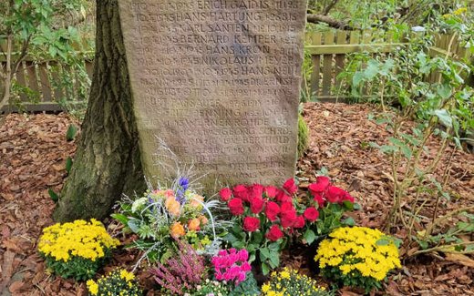 Ansicht der Kriegsgräberstätte Bassum - Nordwohlde, OT Fesenfeld, Soldatengrab an der B 51