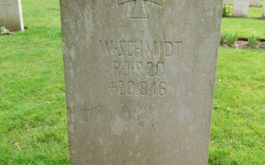 Ansicht der Kriegsgräberstätte Authuille